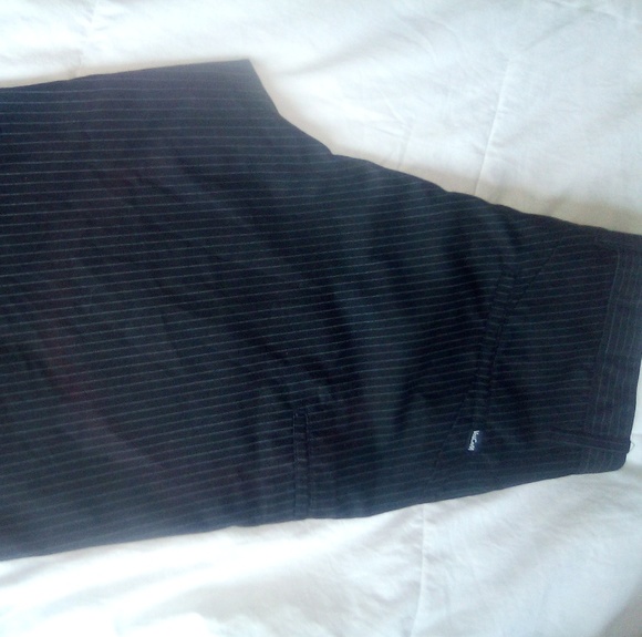 Volcom shorts - Picture 3 of 3